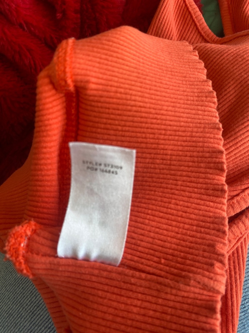 Lulu’s M Ribbed Crop Top - Picture 12 of 13